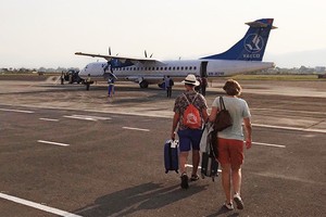 Cảng Hàng không Điện Biên Phủ mới chỉ có Công ty Bay dịch vụ hàng không (Vasco) đầu tư máy bay ATR72 khai thác đường bay Điện Biên - Hà Nội với tần suất 2 chuyến/ngày. (Ảnh: báo Điện Biên Phủ).
