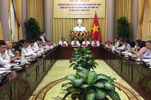 Lãnh đạo Bộ Kế hoạch và Đầu tư giới thiệu những nội dung lớn của ba luật về đầu tư, kinh doanh - (Ảnh Mỹ An) 