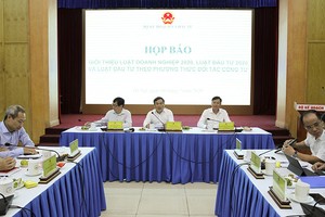 Ông Vũ Đại Thắng, Thứ trưởng Bộ Kế hoạch và Đầu tư phát biểu tại Họp báo (Ảnh: Đức Thanh)