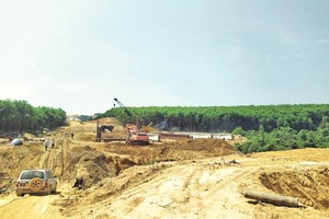 Dự án Cao tốc Bắc-Nam đoạn Cam Lộ - La Sơn đang được đẩy nhanh tiến độ thi công để có thể hoàn thành vào năm 2021.