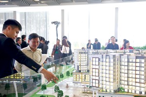 Giá vàng nhảy múa, nên mua vàng hay rót tiền vào địa ốc?