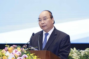 Thủ tướng Nguyễn Xuân Phúc khẳng định, để có được cơ hội từ "sân chơi" EVFTA, các doanh nghiệp Việt phải tự thay đổi và nâng mình lên, theo kịp được trình độ các doanh nghiệp lớn trên thế giới.