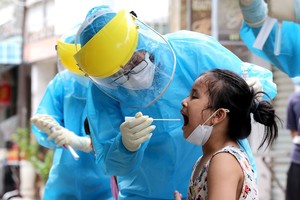 Ngành y tế Đà Nẵng đang căng mình phòng chống dịch.