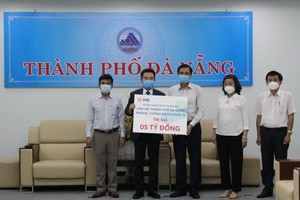 MB trao tặng số tiền 5 tỷ đồng hỗ trợ TP. Đà Nẵng chống dịch Covid