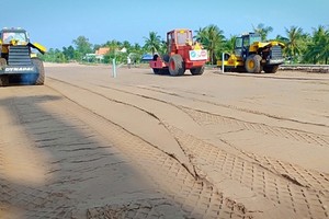 Dự án BOT cao tốc Trung Lương - Mỹ Thuận đang được Công ty CP BOT Trung Lương - Mỹ Thuận triển khai thi công 3 ca để đẩy nhanh tiến độ, phấn đấu thông xe toàn tuyến vào cuối tháng 12/2020.