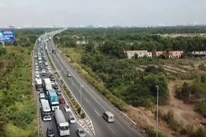 Tuyến cao tốc Tp.HCM – Long Thành – Dầu Giây dài 55 km, được đưa vào khai thác từ tháng 2/2015, hiện đã có dấu hiệu mãn tải.