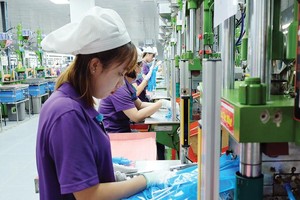 Việc Luxshare ồ ạt tuyển dụng nhân sự số lượng lớn cho các dự án tại Bắc Ninh, Bắc Giang, Nghệ An góp phần làm dấy lên giấc mơ iPhone “Made in Vietnam”