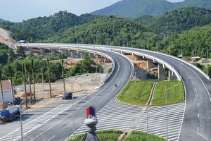 Đường dẫn vào hầm Đèo Cả, một dự án theo phương thức PPP phát huy hiệu quả rất tốt.