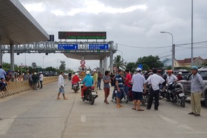 Từ khi triển khai thu phí đến nay, tình hình an ninh trật tự tại trạm thu phí Ninh Xuân (Km8+800, QL26, tỉnh Khánh Hòa) diễn biến phức tạp, việc thu phí bị gián đoạn liên tục.
