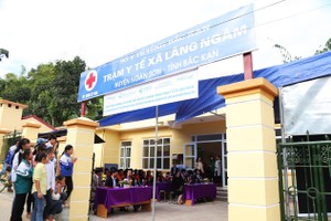 Trung tâm y tế Lãng Ngâm, huyên Ngân Sơn, tỉnh Bắc Kạn do Hanwha Life tài trợ vừa khánh thành ngày 28/11