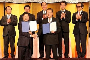 FPT ký kết hợp tác với 2 doanh nghiệp Nhật Bản giới sự chứng kiến của Chủ tịch nước Trần Đại Quang và lãnh đạo 2 nước Việt Nam, Nhật Bản