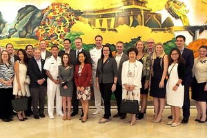 Phái đoàn Ngoại giao Việt Nam - Hoa Kỳ chụp ảnh lưu niệm tại Sheraton Grand Đà Nẵng Resort
