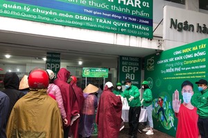 Đã có gần 500 suất quà được Hataphar trao tặng miễn phí tại nhà thuốc Hataphar 01 - số 80 Quang Trung, Hà Đông, Hà Nội ngày 08/2/2020.