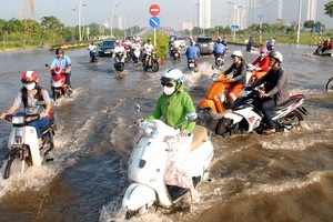 TP.HCM chịu thiệt hại nặng do triều cường. 