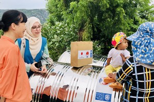 Đã có 500 bồn trữ nước sạch dung tích 1000 lít được trao cho các hộ dân.