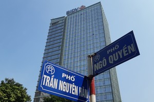 Thị trường văn phòng cho thuê ở Hà Nội đang cố giữ nhịp để vượt khó. Ảnh: Thành Nguyễn.