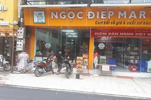 Điểm bán hàng là nơi quảng bá, tiêu thụ các mặt hàng đặc sản của địa phương.