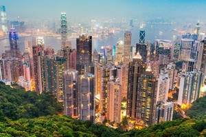 Tại Hong Kong (Trung Quốc), các nhà đầu tư chuyển sang phân khúc khách sạn do tiềm năng doanh thu ổn định từ việc sử dụng làm nơi lưu trú chung hoặc cách ly. Ảnh: Internet.