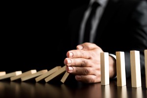 Thị trường đang chịu nhiều tác động đồng loạt của các yếu tố vĩ mô bất lợi. Ảnh: Shutterstock.