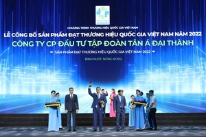 Đại diện Tập đoàn Tân Á Đại Thành tại Lễ công bố sản phẩm đạt Thương hiệu quốc gia Việt Nam lần thứ 8. 
