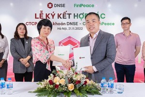 Lễ ký kết hợp tác giữa Chứng khoán DNSE và FinPeace.