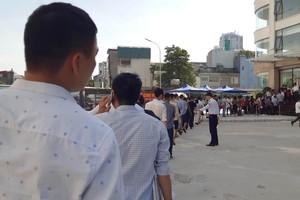 Nhu cầu mua nhà ở xã hội luôn lớn hơn nguồn cung thực tế. Ảnh: Bình Minh.