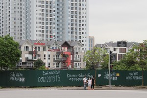 Nhiều dự án bất động sản đang bị "đứng hình" do thiếu dòng tiền. Ảnh: Bình Minh.