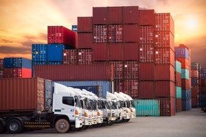 Người dân thế giới thắt chặt chi tiêu làm ảnh hưởng đáng kể đến đà "hưng phấn" của ngành logistics. Ảnh: Shutterstock.