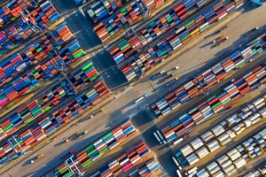 Với cổ phiếu logistics, cần lưu ý đến yếu tố chu kỳ và biến động lãi suất cho vay bằng đồng USD