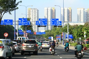 Việc sở hữu nhà ở tại TP.HCM ngày càng khó với người trẻ tuổi. Ảnh: Bình Minh.