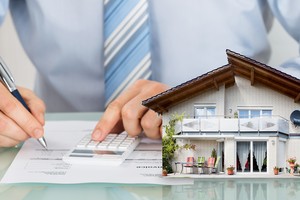 Năm 2024, dòng vốn vào thị trường bất động sản có thể sẽ tăng mạnh. Ảnh: Shutterstock.