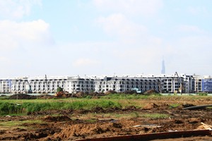 Thị trường nhà liền thổ đang diễn ra xu hướng ly tâm và tích hợp tiện ích vào các đô thị lớn. Ảnh: Bình Minh.