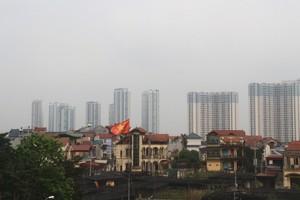 Các dự án nhà ở đang lan ra vùng ngoại vi theo vệt loang đô thị. Ảnh: Bình Minh.