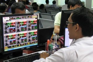 Thị trường tài chính 24h: Dự báo lạc quan, tiền lại chảy vào cổ phiếu