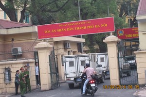 Những hình ảnh ban đầu trong ngày đầu xét xử bầu Kiên