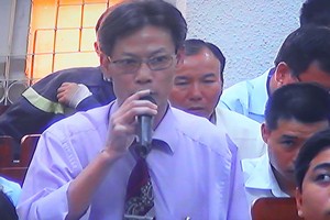 Luật sư Nguyễn Tiến Hùng, đại diện Vietinbank (ảnh chụp qua màn hình)