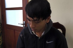 Làm bằng giả qua facebook, kiếm tiền tỷ