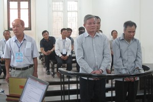 Quan xã Phương Tú, Ứng Hòa bán đất trái phép lĩnh án 6 năm tù