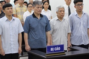 Các bị cáo Chính, Sự, Tuyến và Sơn (từ trái qua). Ảnh: Vnexpress