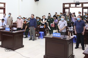 Các bị cáo tại phiên tòa sáng 18/5