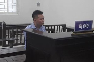 Chủ quán karaoke bị bắt sau 10 năm trốn nã vì buôn tiền giả