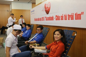 Cán bộ nhân viên Sacombank tham gia hiến máu nhân đạo