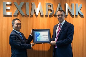 Eximbank nhận giải “Chất lượng thanh toán quốc tế xuất sắc năm 2016”