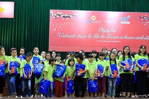 VietBank cùng bệnh viện CIH chăm lo Tết cho 200 trẻ em có hoàn cảnh đặc biệt