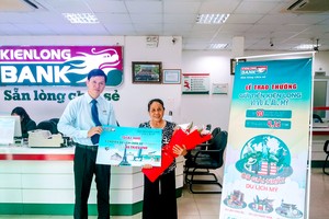 Kienlongbank trao thưởng cho 90 khách hàng gửi tiết kiệm trúng thưởng 