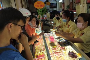 Thống kê thú vị tháng 7, khi giá vàng cao người dân bán nhiều hơn mua