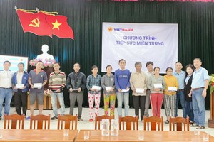 Cán bộ nhân viên VietBank đồng lòng chia sẻ với miền Trung những ngày bão lũ
