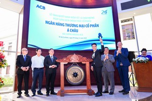 Cổ phiếu ACB đạt mức 28.550 đồng/cổ phiếu trong ngày chào sàn HOSE