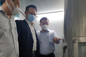 Hội Doanh nhân trẻ Việt Nam phối hợp TTC và DHA healthcare bàn giao xe khám, lấy mẫu xét nghiệm Covid-19 lưu động