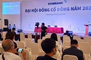 Eximbank lại gây ngạc nhiên khi có 2 nghị quyết bầu Chủ tịch HĐQT trong ít phút